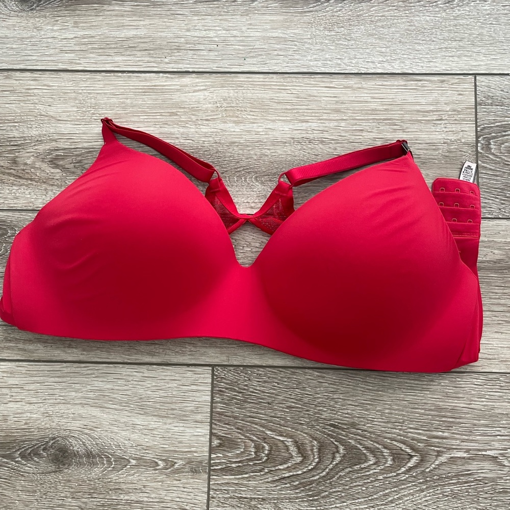 Never worn VS lightly lined t shirt bra 36 DDD